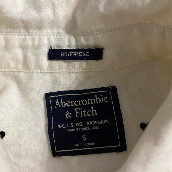 White with Black Heart A&F Boyfriend Button Down - Picture 5 of 6